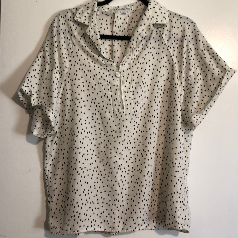 Collared shirt with zipper